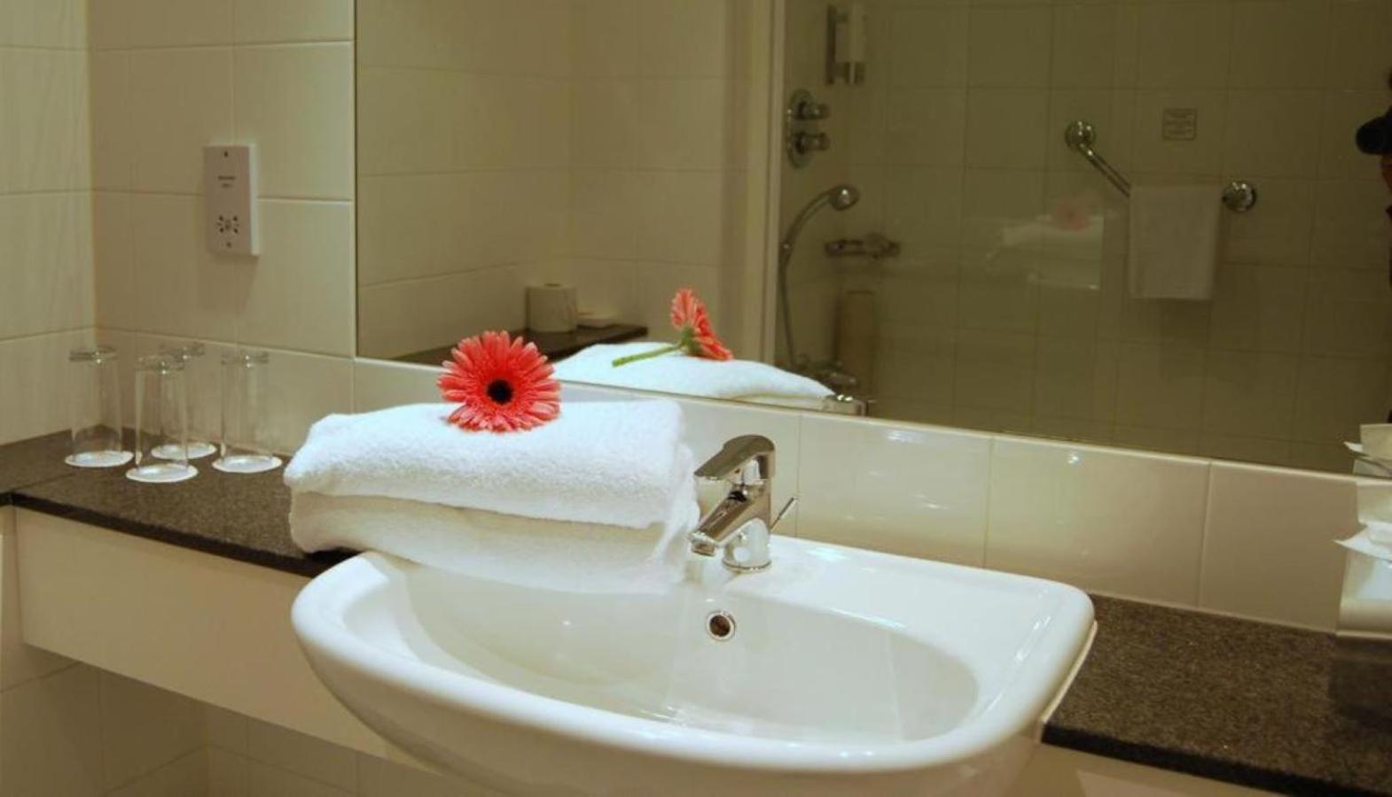 Maldron Hotel Tallaght Ngoại thất bức ảnh
