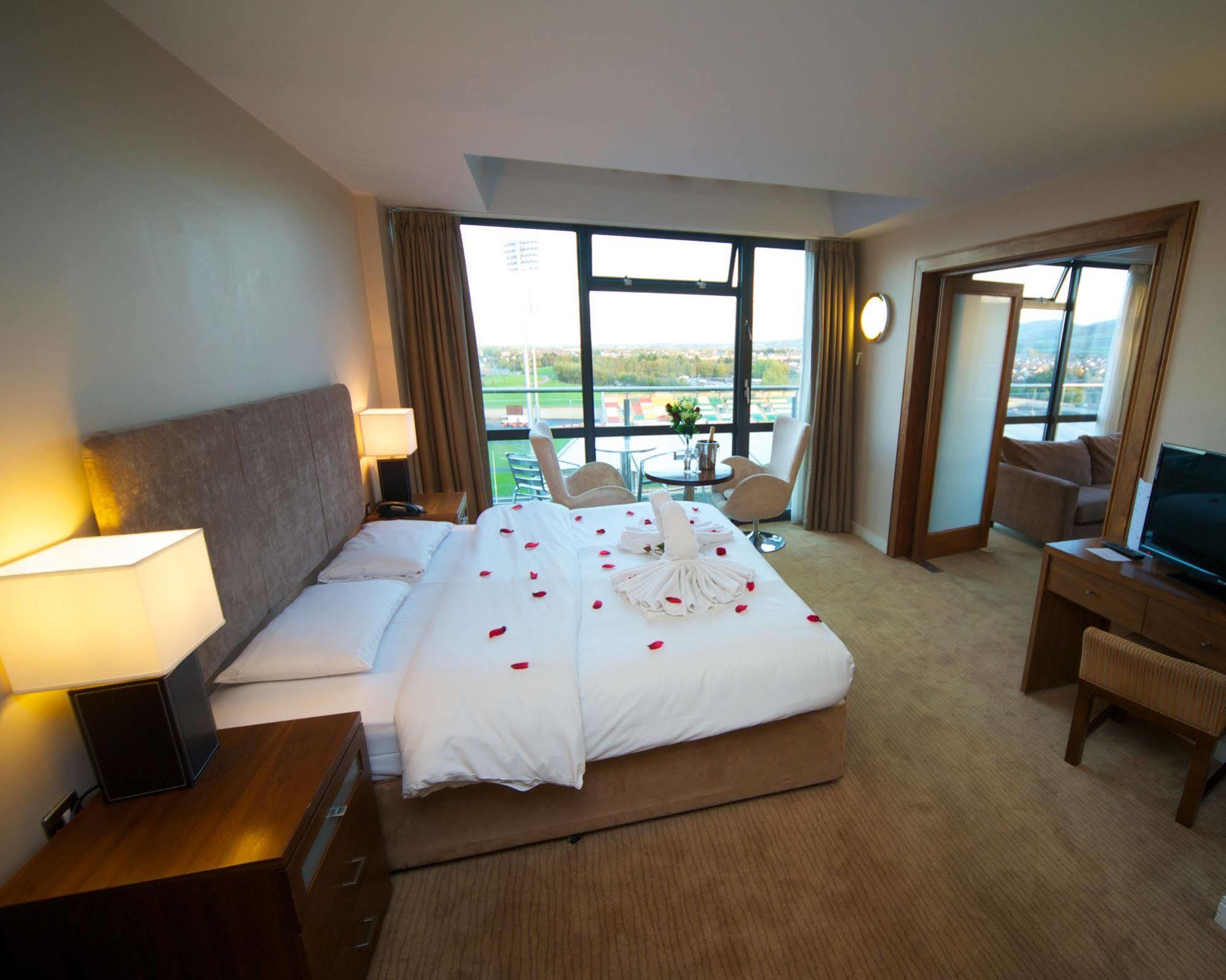 Maldron Hotel Tallaght Ngoại thất bức ảnh